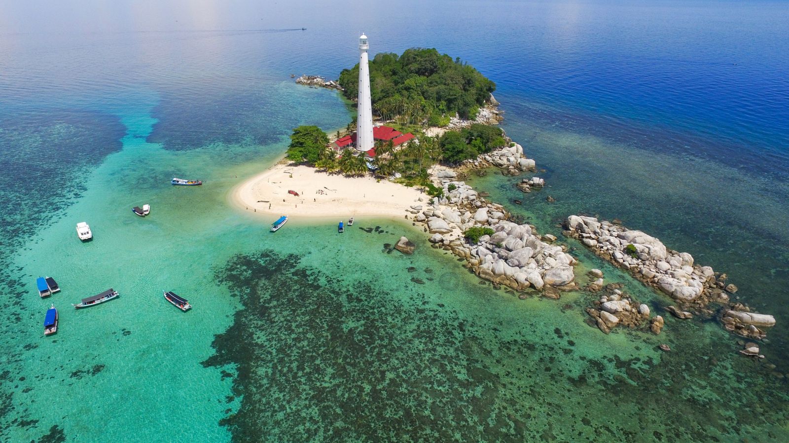 perlengkapan yang wajib di bawa saat ke pantai