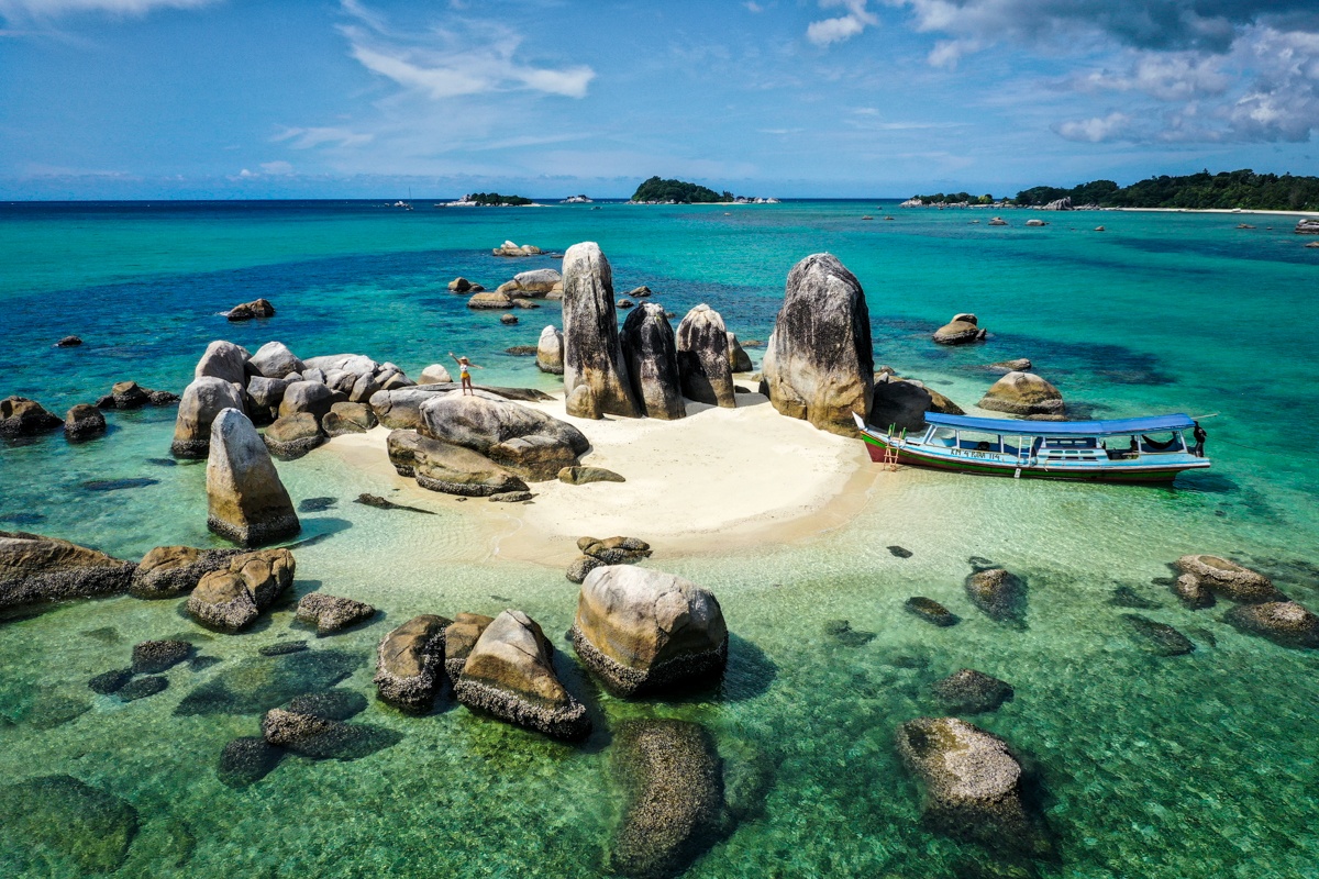 perlengkapan yang wajib di bawa saat ke pantai