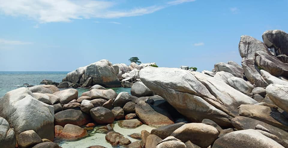 Tour & Travel Belitung Murah Pantai Laut Snorkling Kapal Pulau Lengkuas Wisata Libur Liburan 